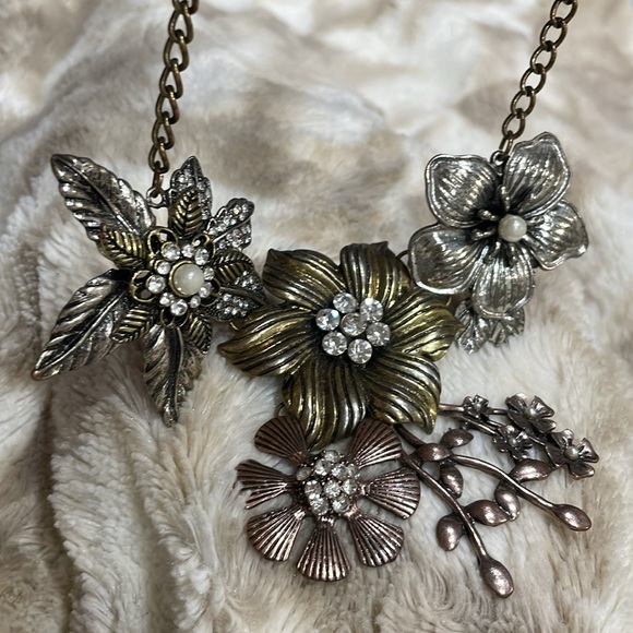 Necklace~crystals pearls rustic metal - Picture 6 of 8